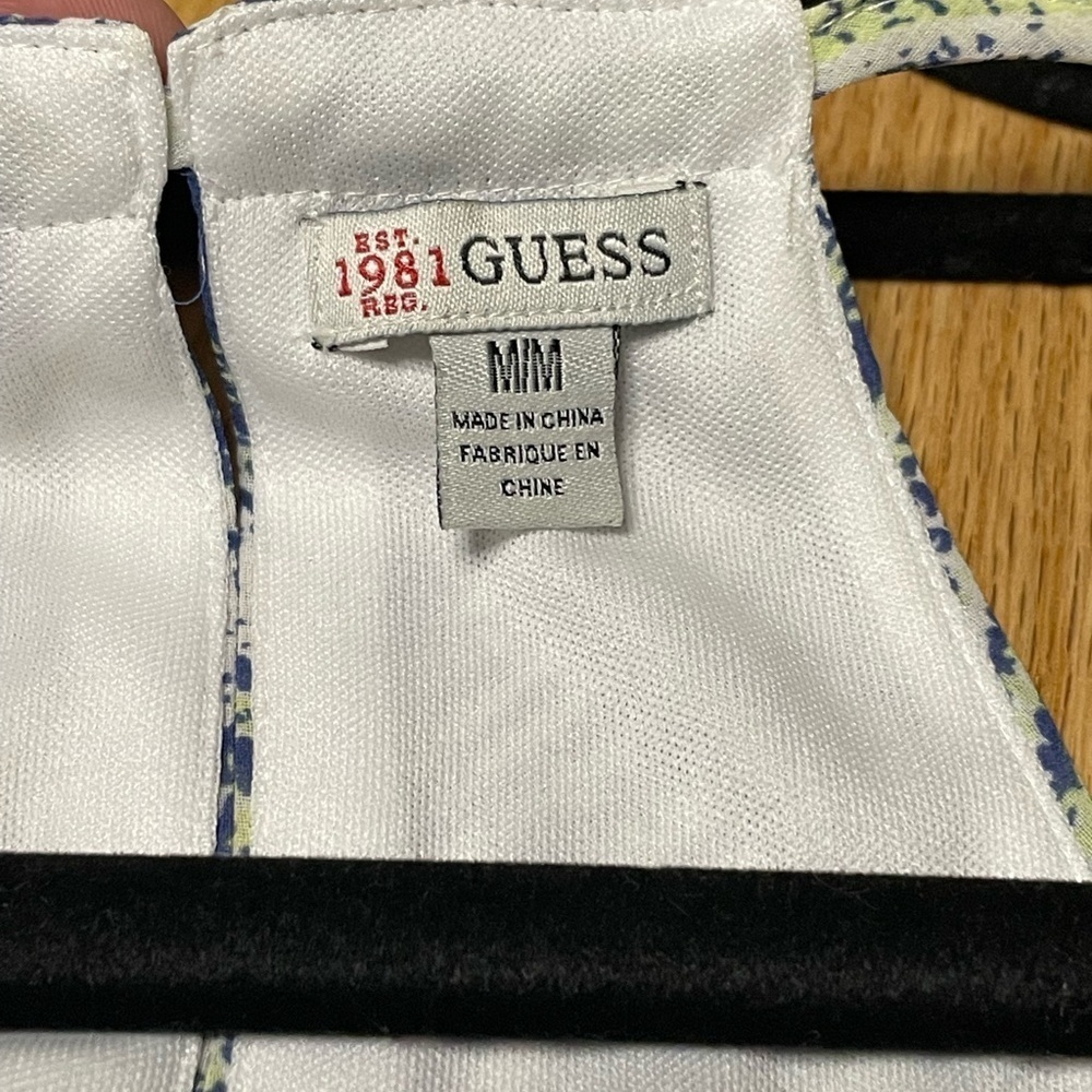 Guess V-Neck Keyhole Back Tank Top Racerback Size Medium - Picture 5 of 10